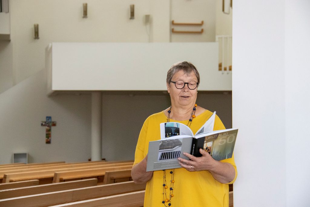 Lahden kansainvälisen urkuviikon historiikin kirjoittaja on lahtelainen konkaritoimittaja Merja Åkerlind. Kuva: Markus Luukkonen