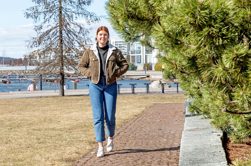 Lukiolainen Essi Ahonen on oman rippikoulunsa jälkeen ollut yksi heistä, jotka ovat aktiivisesti mukana kehittämässä Joutjärven toimintaa. Hän kuuluu seurakunnan nuorten vastuu-ryhmään, joka pyörittää viikkotoimintaa yhdessä nuorisotyöntekijän kanssa. Kuva: Markku Lehtinen