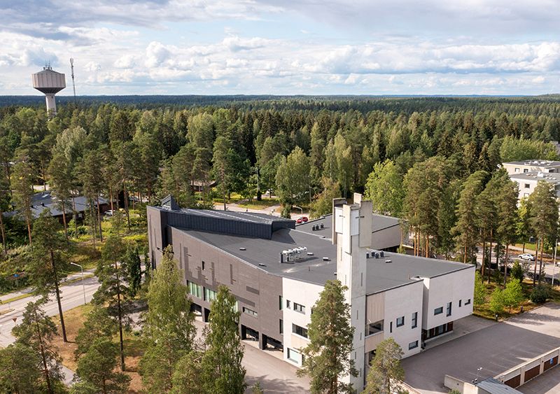 Hollolan seurakunnan kirkkoneuvosto pyysi luottamushenkilöltään selvitystä, koska se halusi arvioida, onko tämä menetellyt luottamustoimessaan velvollisuuksiensa vastaisesti. Kuva Sovituksenkirkosta. Kuva: Hollolan seurakunta