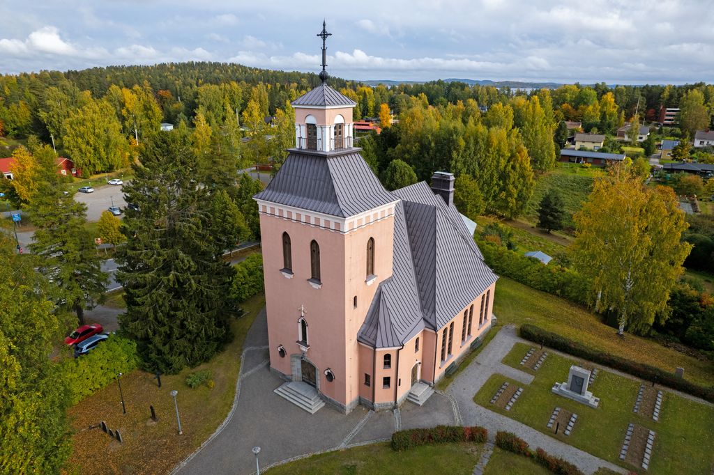Padasjoen kappeliseurakuntaan kuuluu vajaat 1 900 seurakuntalaista. Kuvassa Padasjoen kirkko. Kuva: Hollolan seurakunta