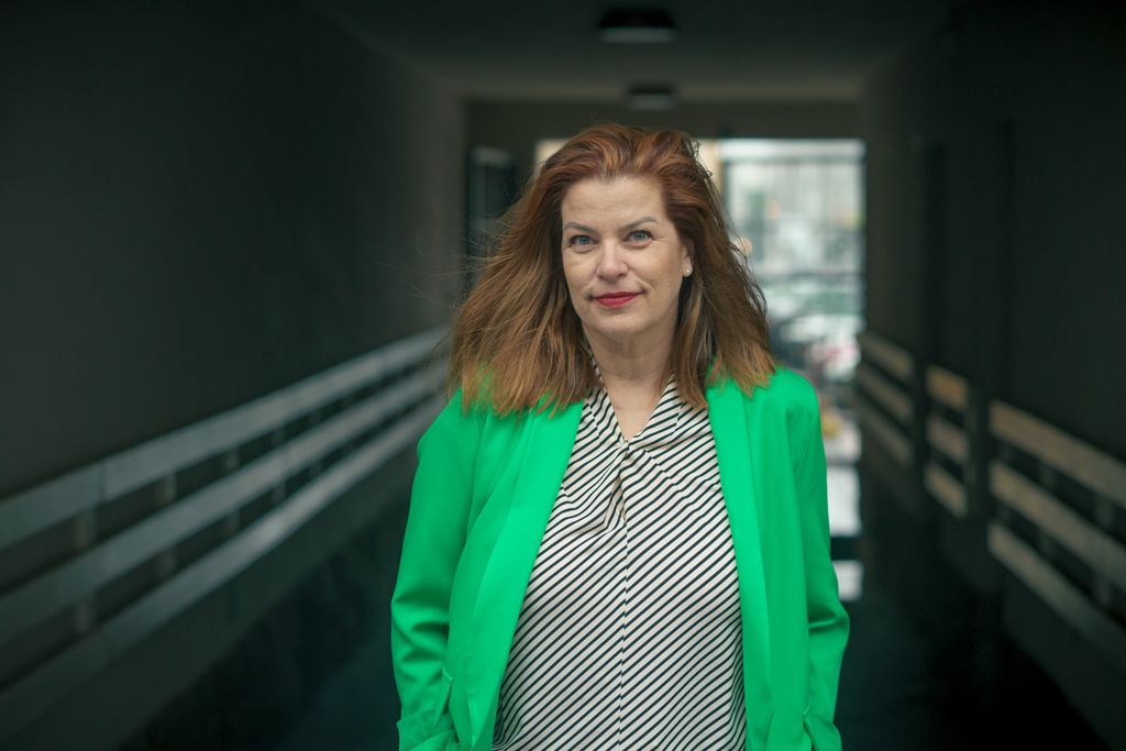 Marianne Heikkilä sanoo haluavansa herättää keskustelua kirkollisten toimitusten korvaamisten käytänteistä sellaisten pappien kohdalla, jotka toimivat muissa tehtävissä kuin seurakunnan töissä. Kuva: Jukka Rapo. 